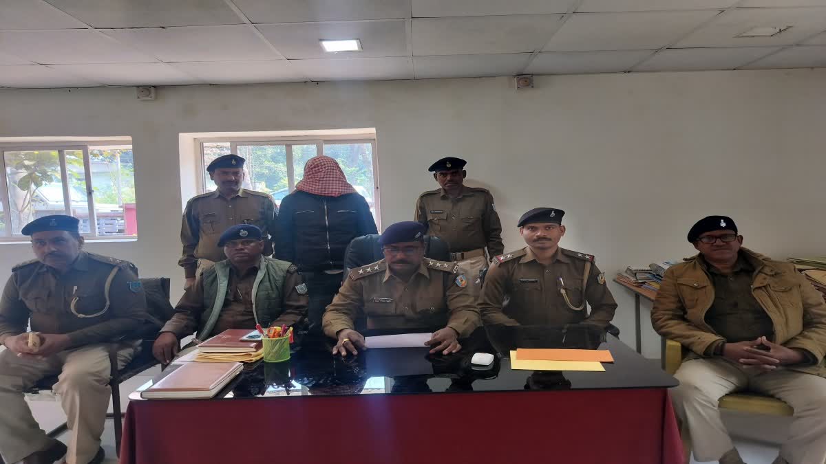 शादी का झांसा देकर ब्लैकमेलिंग मामला चाईबासा